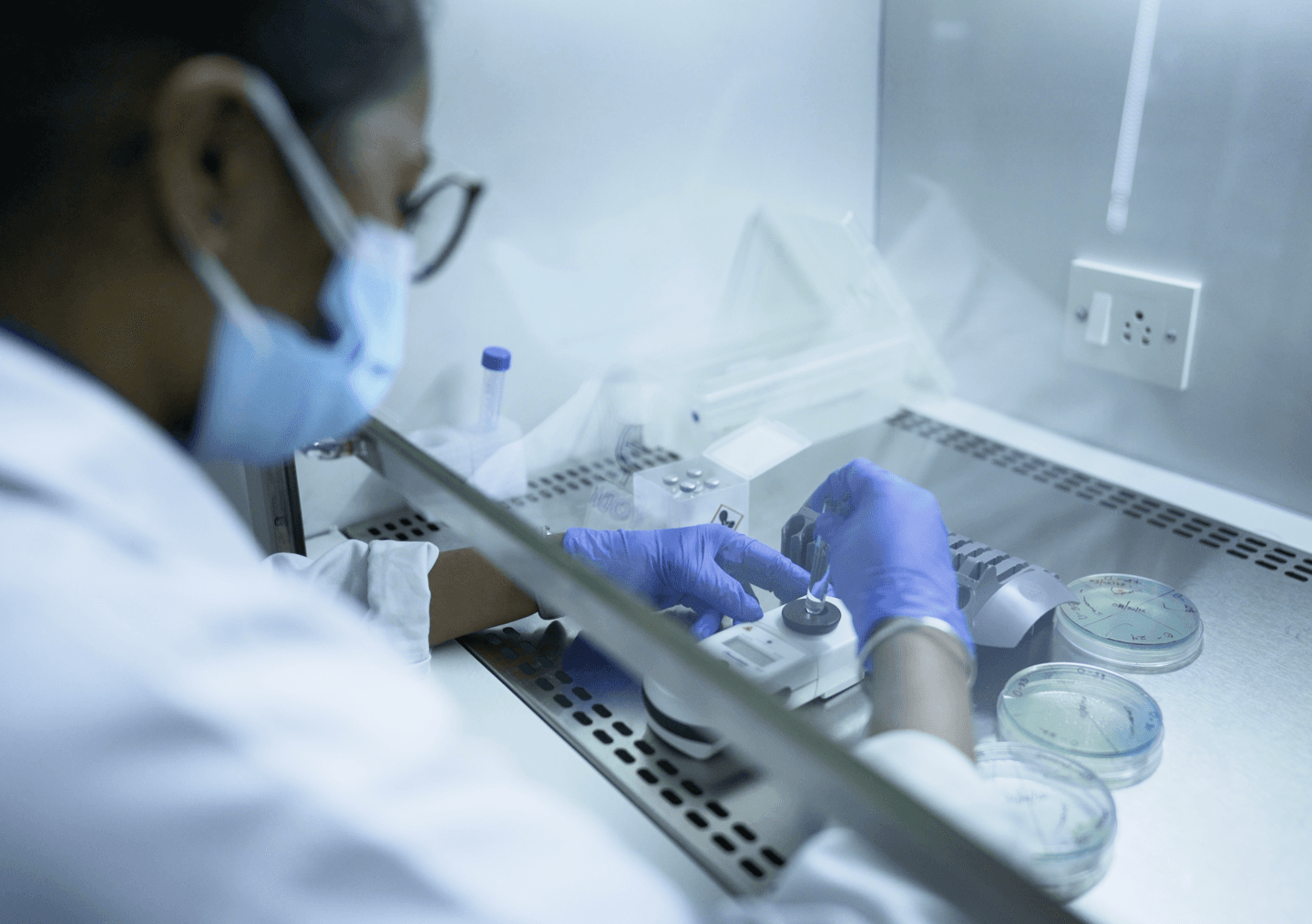 Molecular & Genomics Diagnostics